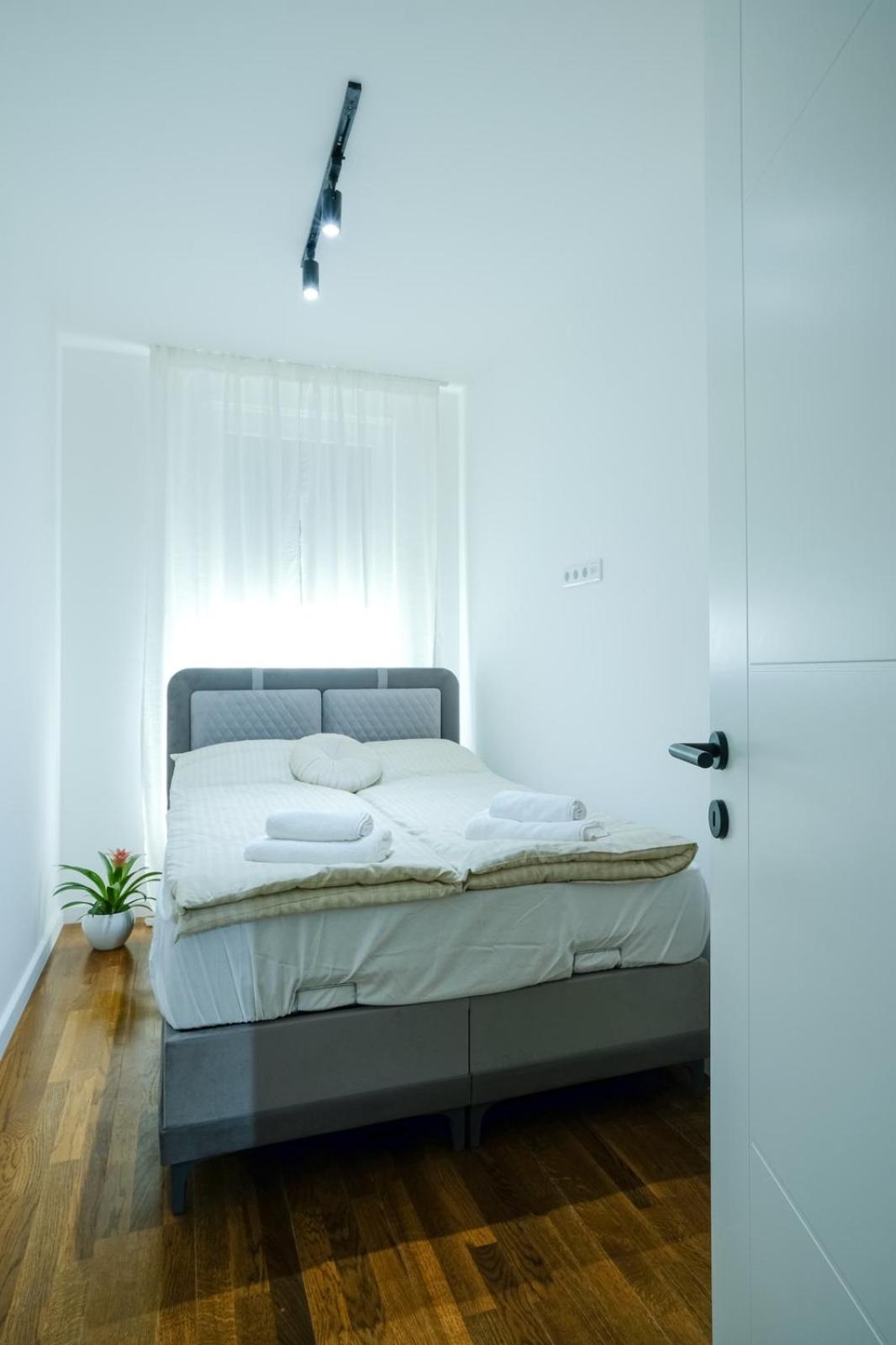 Ultra Modern 1-bedroom With Free Garage -