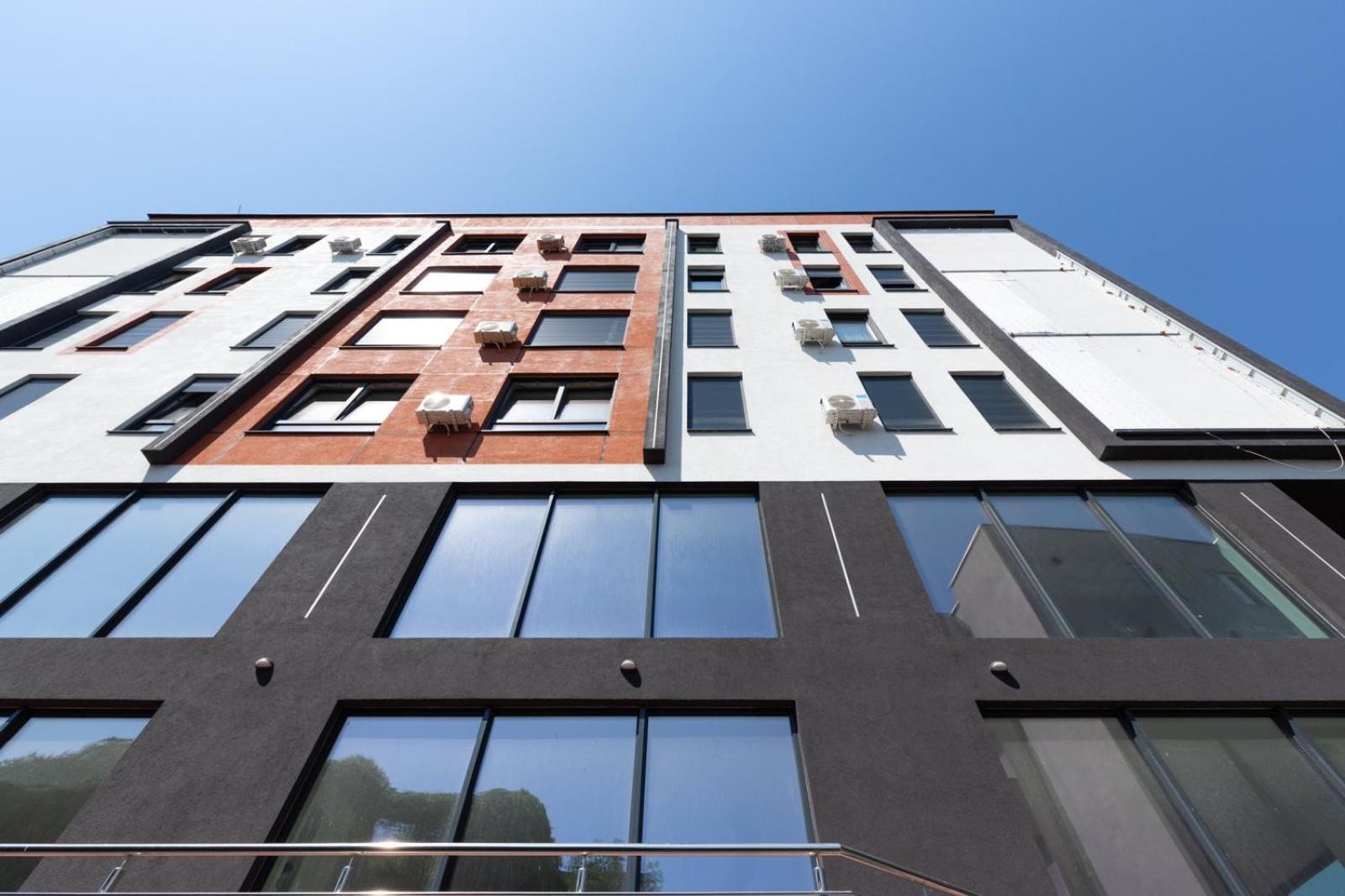 Ultra Modern 1-bedroom With Free Garage - Apartment