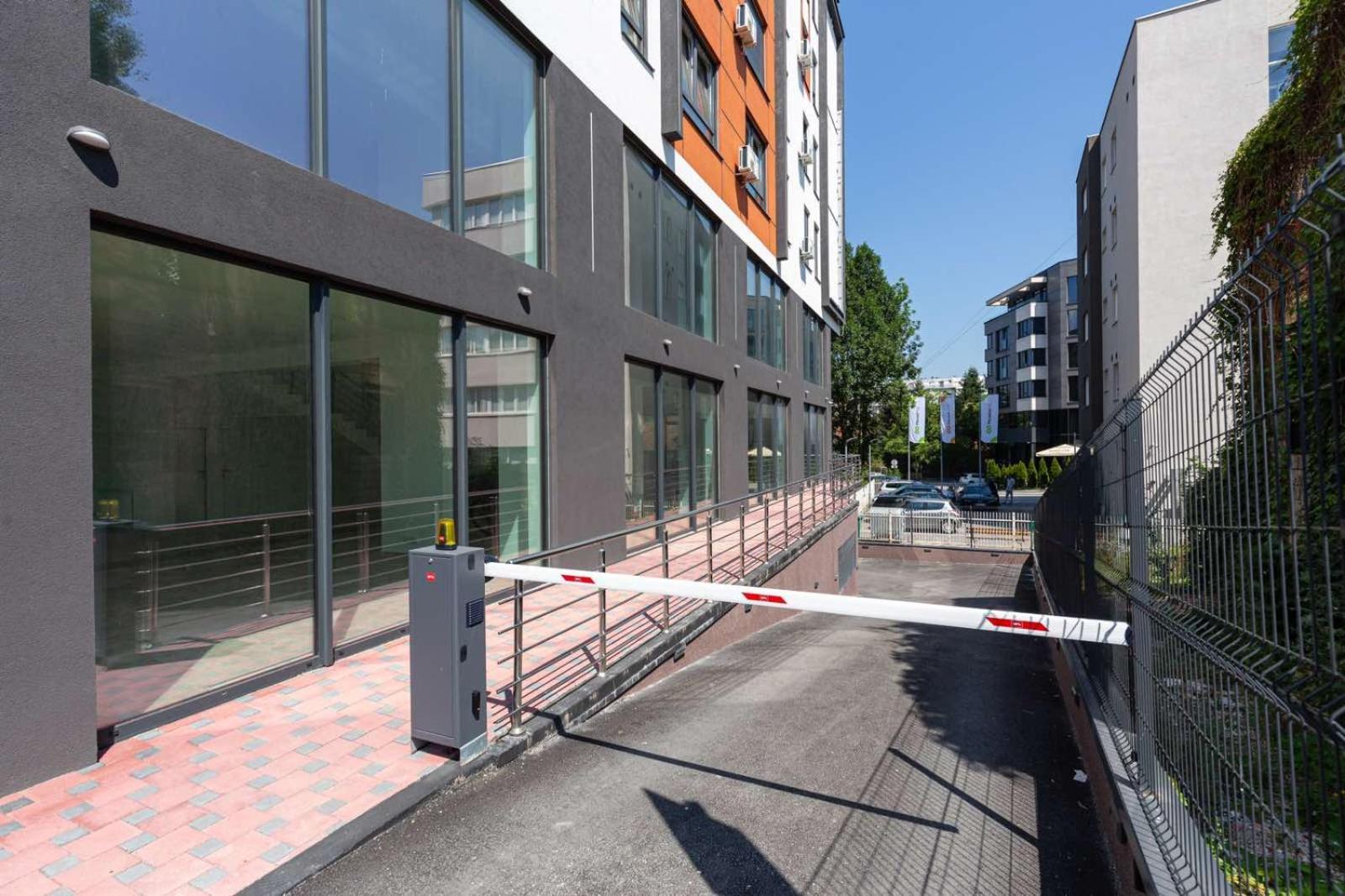 Ultra Modern 1-bedroom With Free Garage - Apartment *